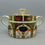 A Royal Crown Derby 1128 Imari pattern two handled sugar basin with lid