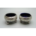 A pair of Victorian silver salts with liners, Birmingham 1886, 38g