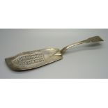 A George IV pierced silver fish slice, London 1825, 160g