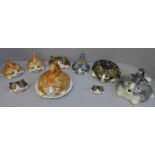 Mike Hinton cat figures including novelty salt and pepper, a graduated set of three wall plaques,