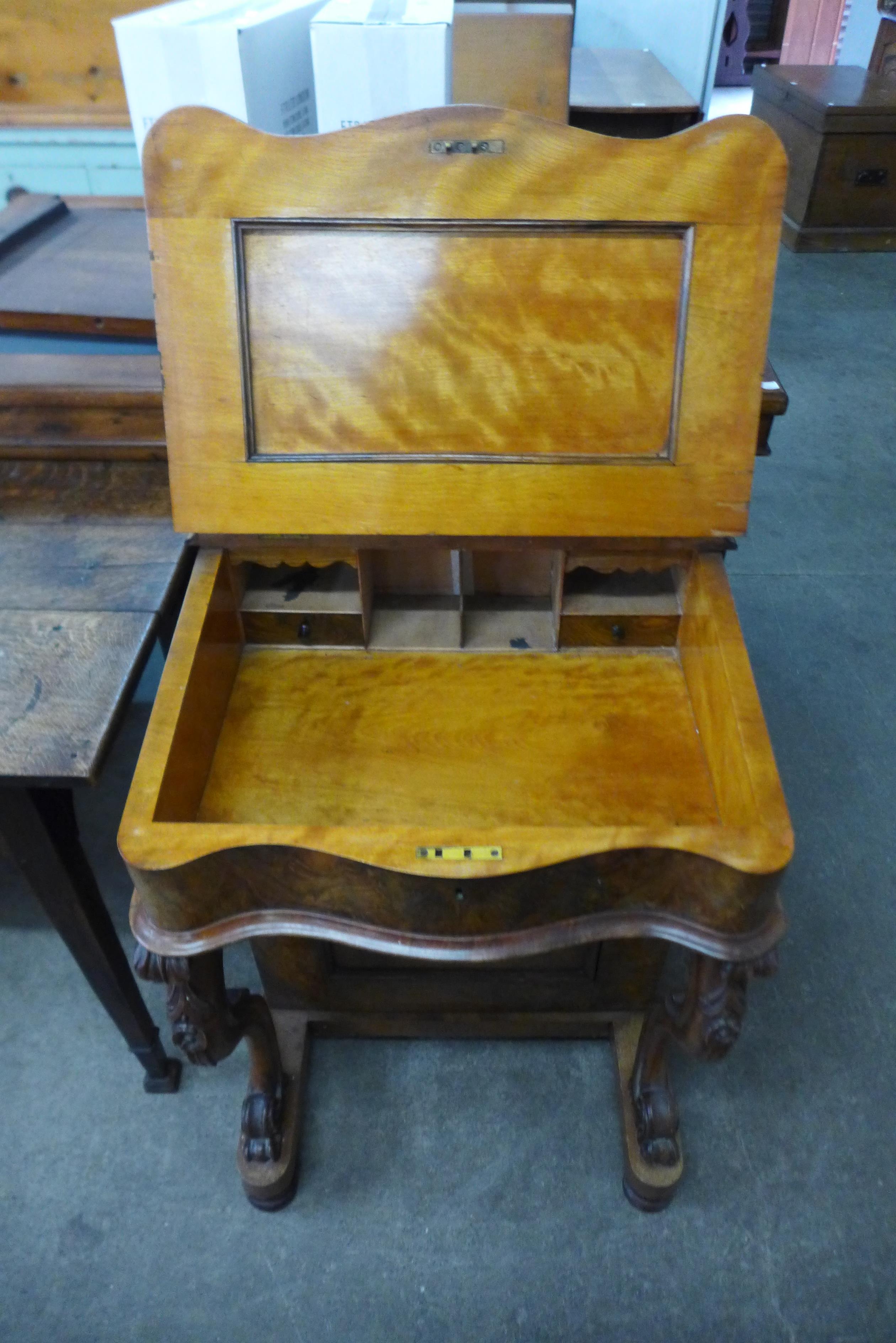 A Victorian walnut Davenport - Bild 3 aus 3