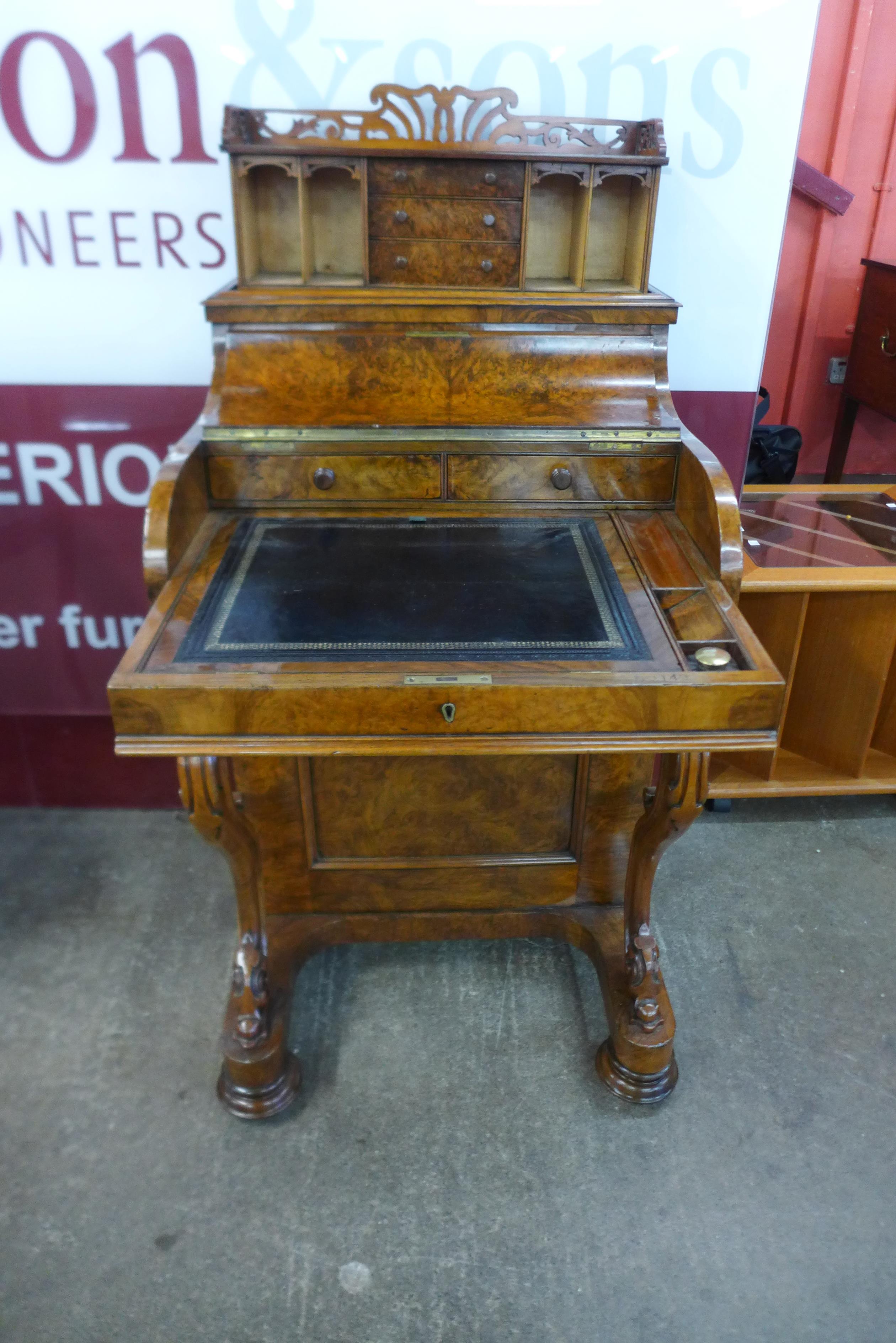 A Victorian burr walnut metamorphic Davenport - Bild 3 aus 4