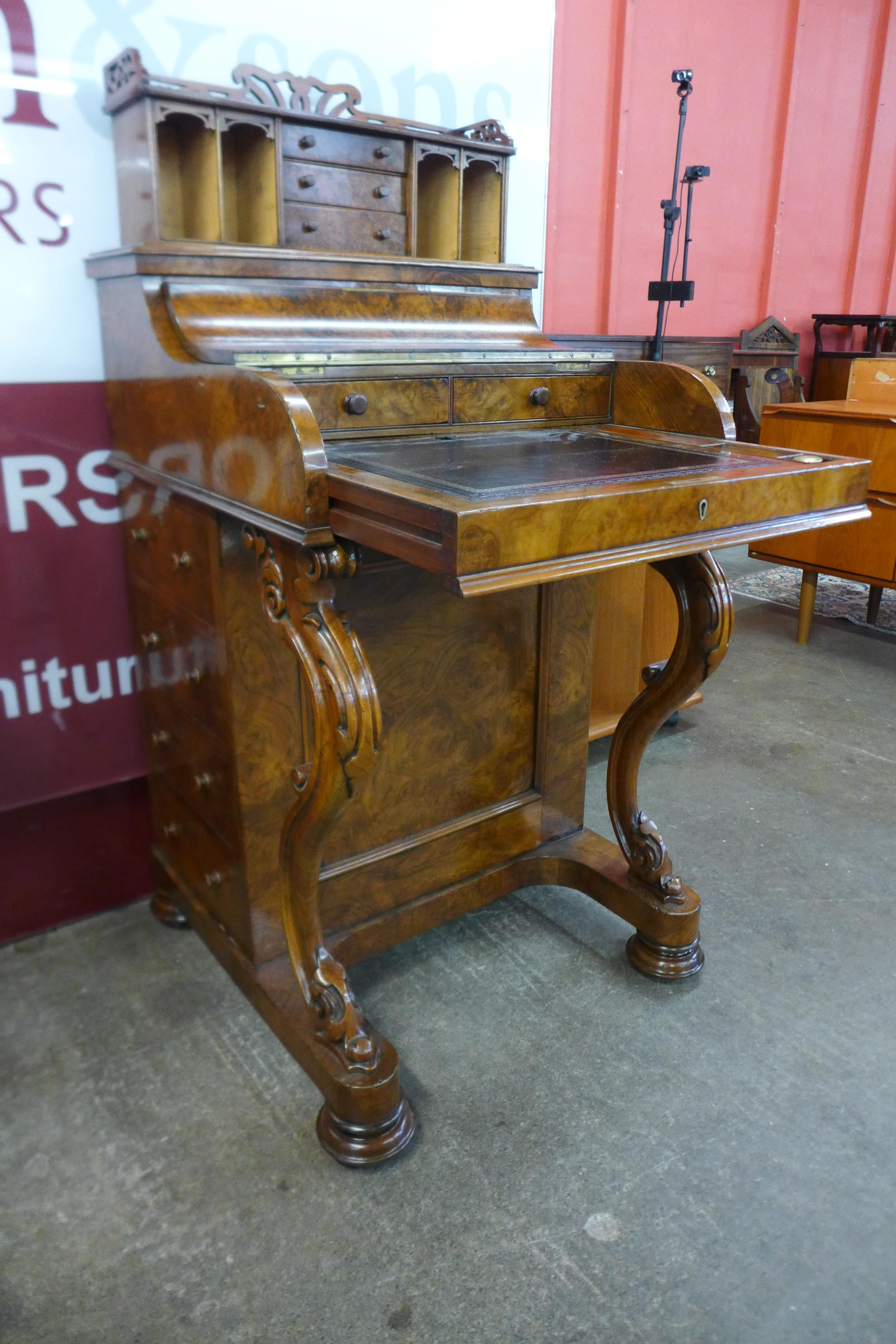 A Victorian burr walnut metamorphic Davenport - Bild 2 aus 4