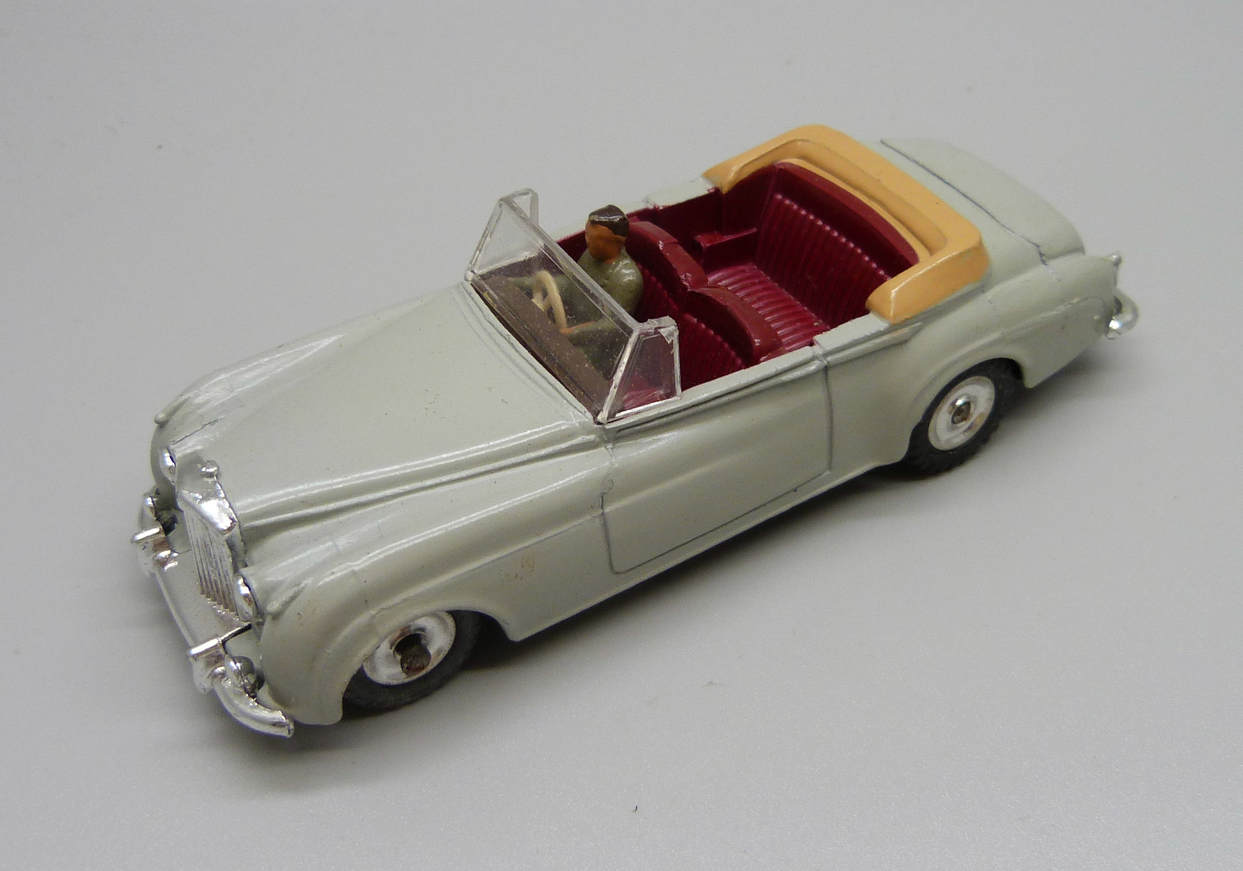 A Dinky Toys 194 Bentley Coupe, boxed, (old shop stock) - Image 2 of 5