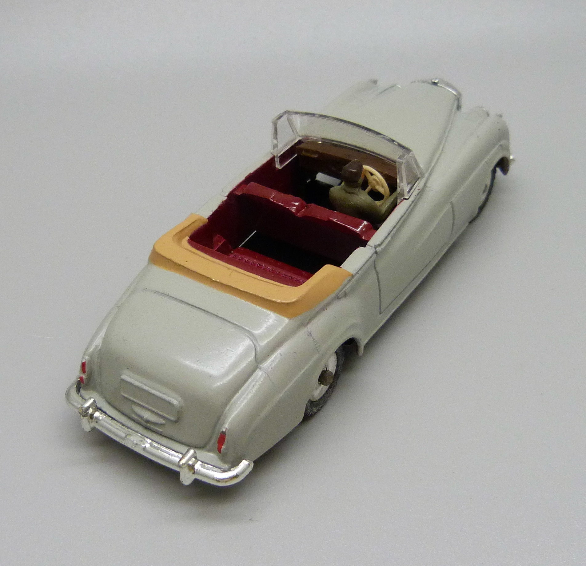 A Dinky Toys 194 Bentley Coupe, boxed, (old shop stock) - Image 4 of 5