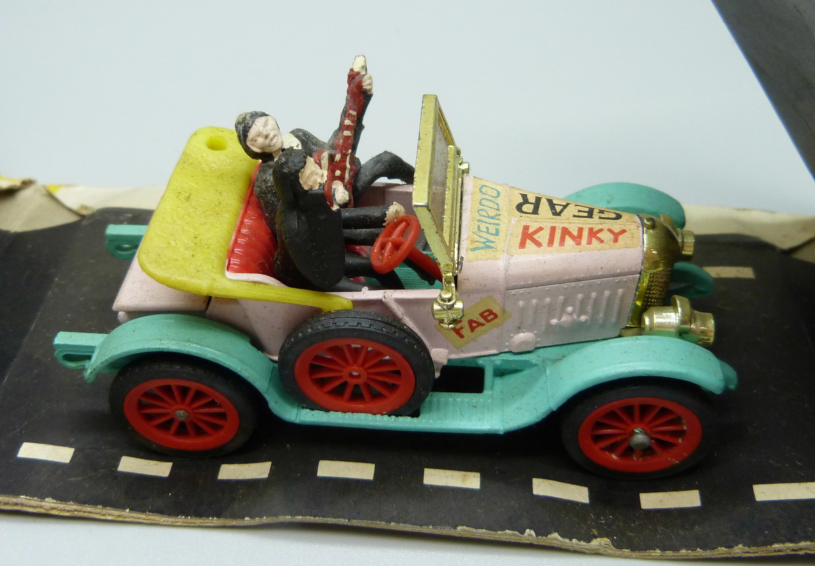 A Dinky Toys 486 'Dinky Beats' 1913 Morris Oxford, with display - Image 3 of 5