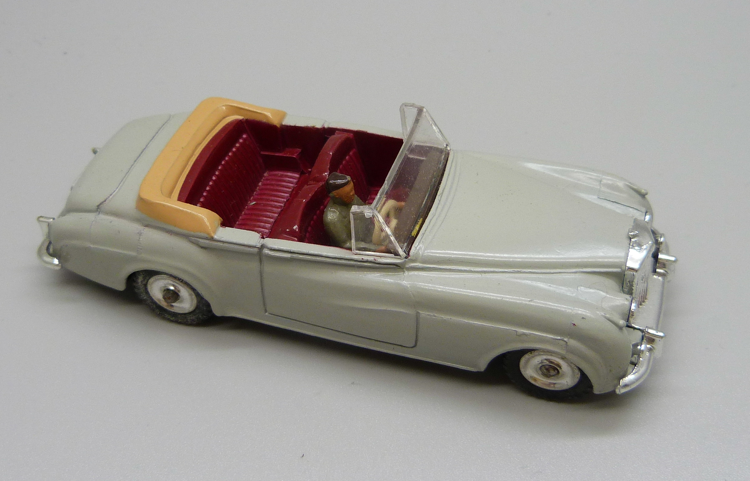 A Dinky Toys 194 Bentley Coupe, boxed, (old shop stock) - Image 3 of 5