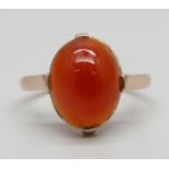 A 9ct gold and cornelian cabochon ring, 1.8g, H