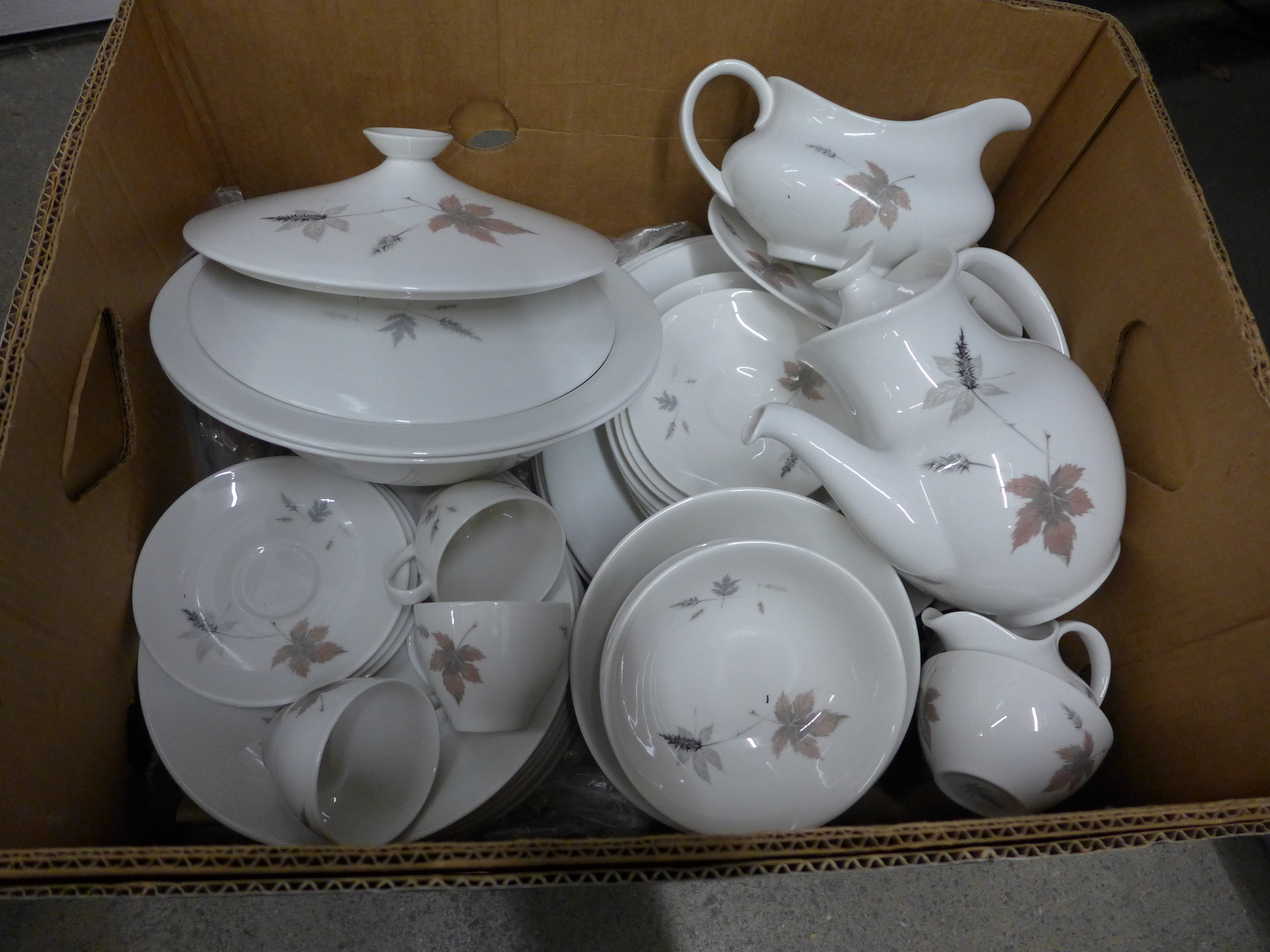 A box of Royal Doulton Tumbling Leaves tea and dinnerwares **PLEASE NOTE THIS LOT IS NOT ELIGIBLE