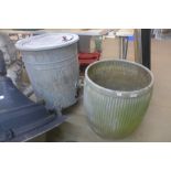 A galvanised dolly tub, a/f and a galvanised water tank