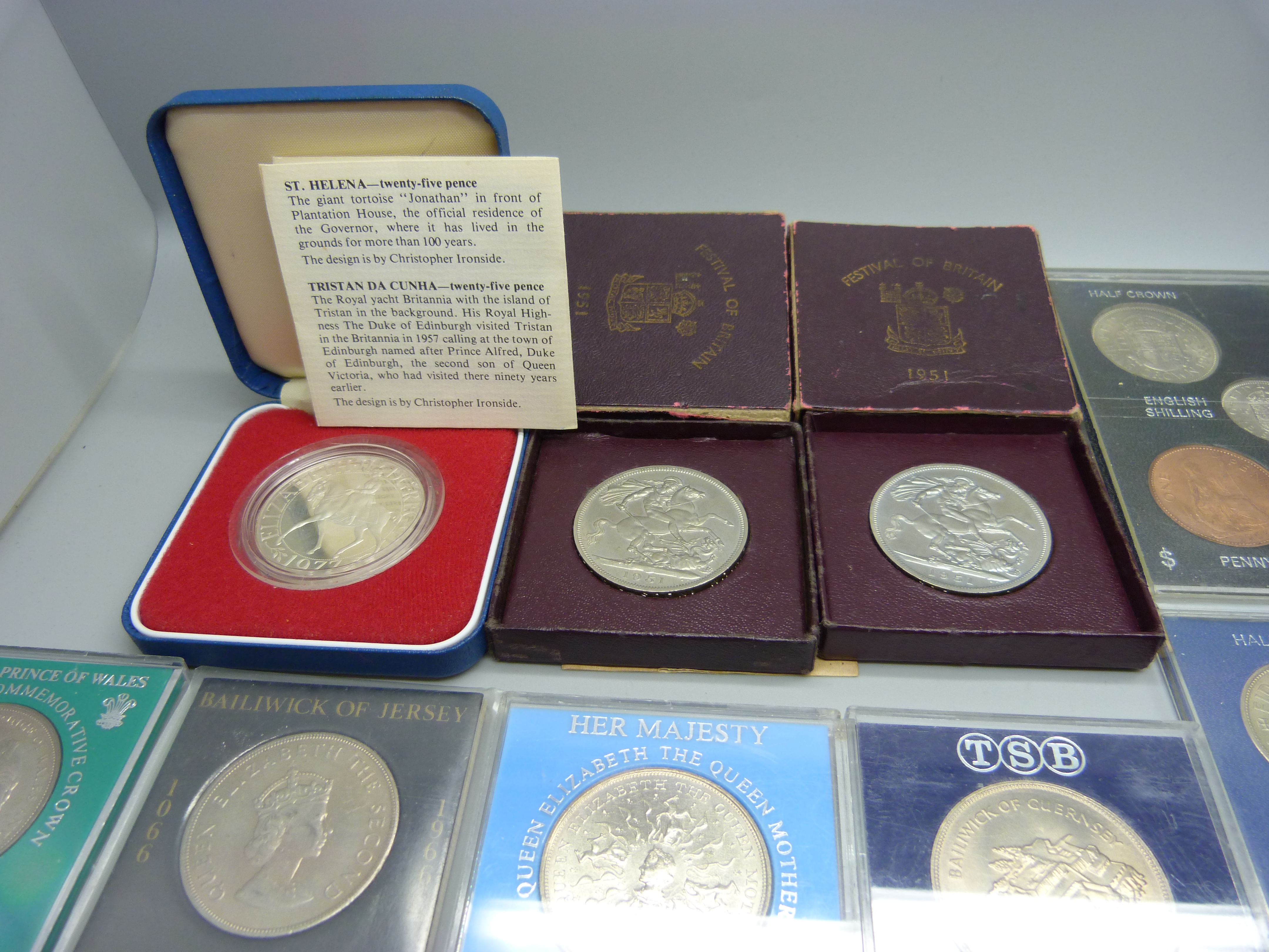 A collection of British coins and commemorative crowns - Image 2 of 5