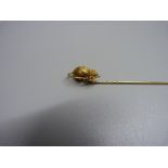 A yellow metal mouse stick pin set with small pearl, 2.7g