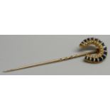 A yellow metal banded agate and pearl stick pin, 5.4g