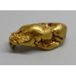 A gold nugget with brooch mounts but lacking pin, 11.1g