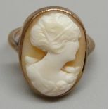 A 9ct gold cameo ring, 3.2g, I