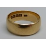 An 18ct gold wedding ring, Birmingham 1918, 8.4g, T