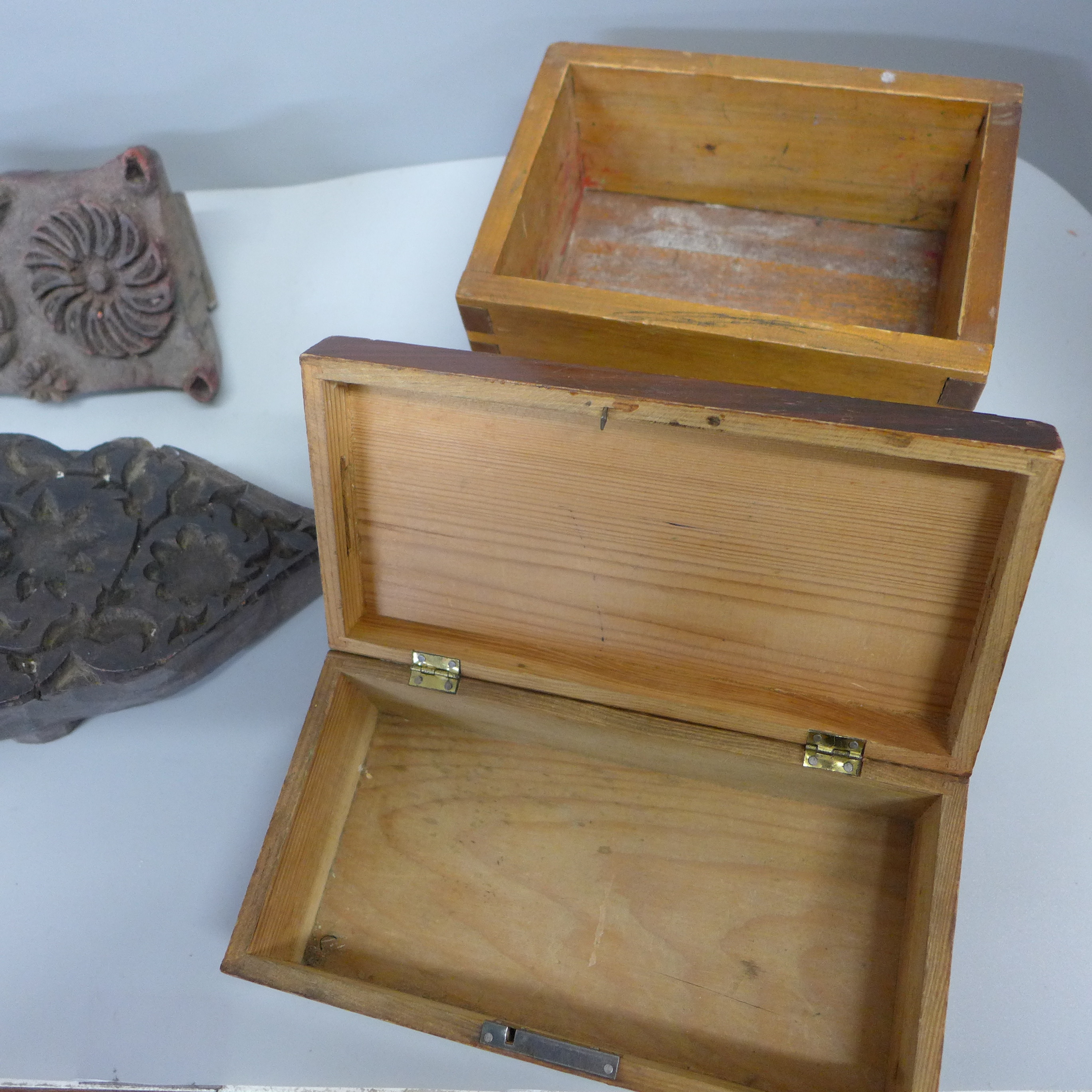 Four printing blocks and two wooden boxes, one with decorative inlay - Image 4 of 4