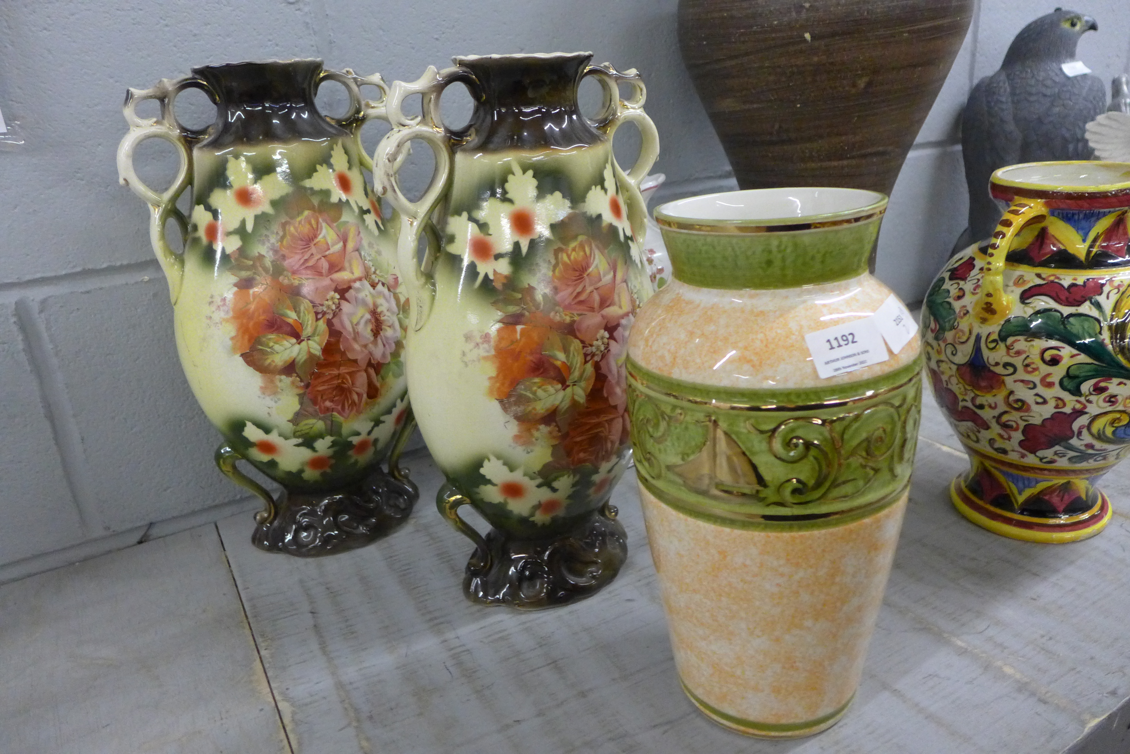 A collection of decorative vases **PLEASE NOTE THIS LOT IS NOT ELIGIBLE FOR POSTING AND PACKING** - Image 4 of 4