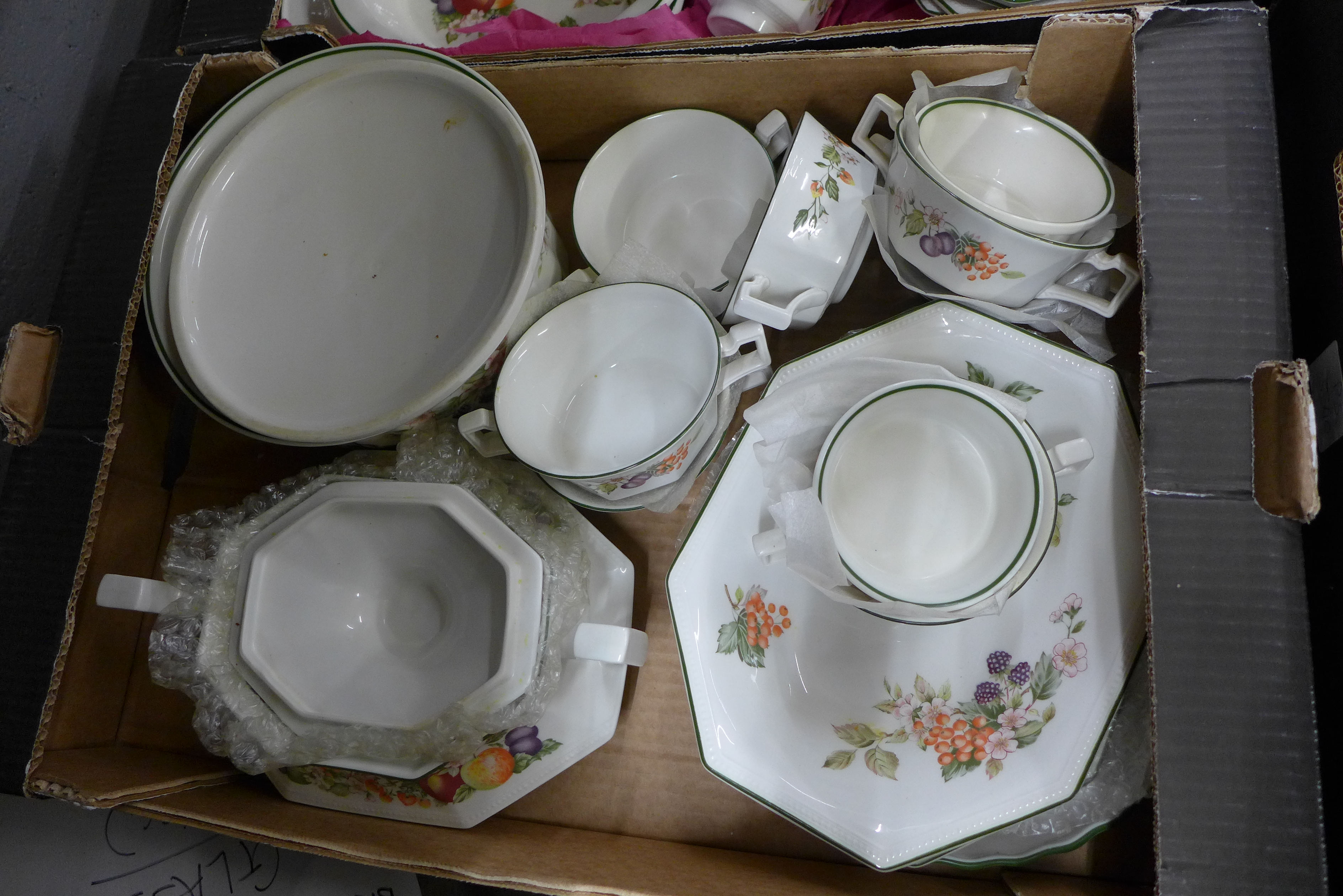 Four boxes of Johnson Bros. tea and dinnerwares, 1980's **PLEASE NOTE THIS LOT IS NOT ELIGIBLE FOR - Image 3 of 3