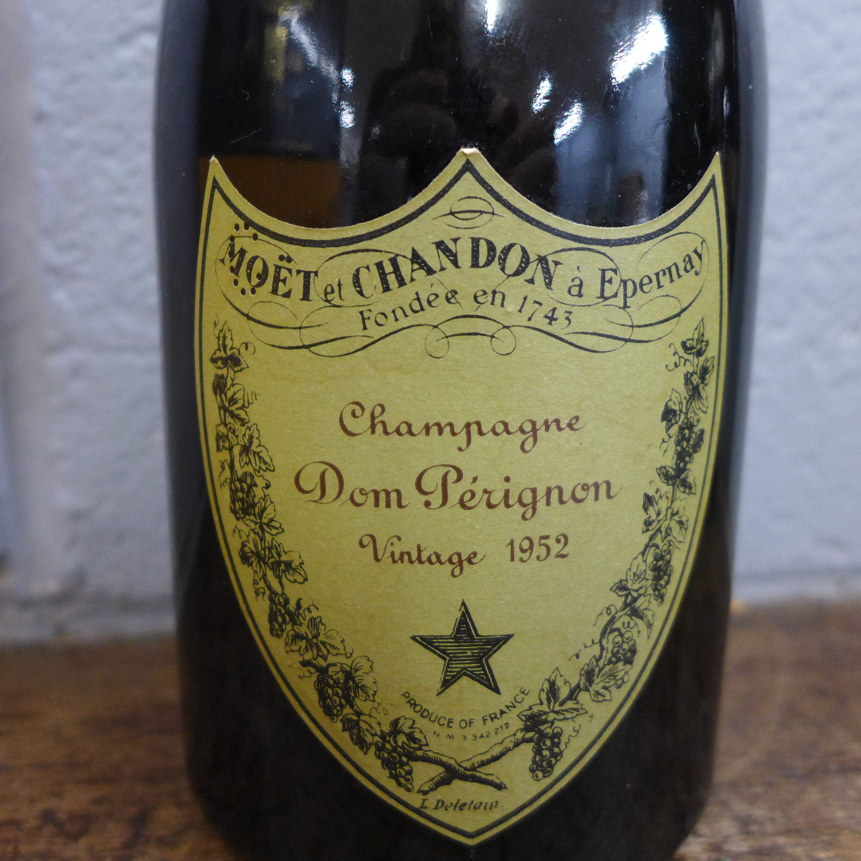 A bottle of Moet and Chandon Dom Perignon Champagne, 1952 vintage - Image 2 of 2