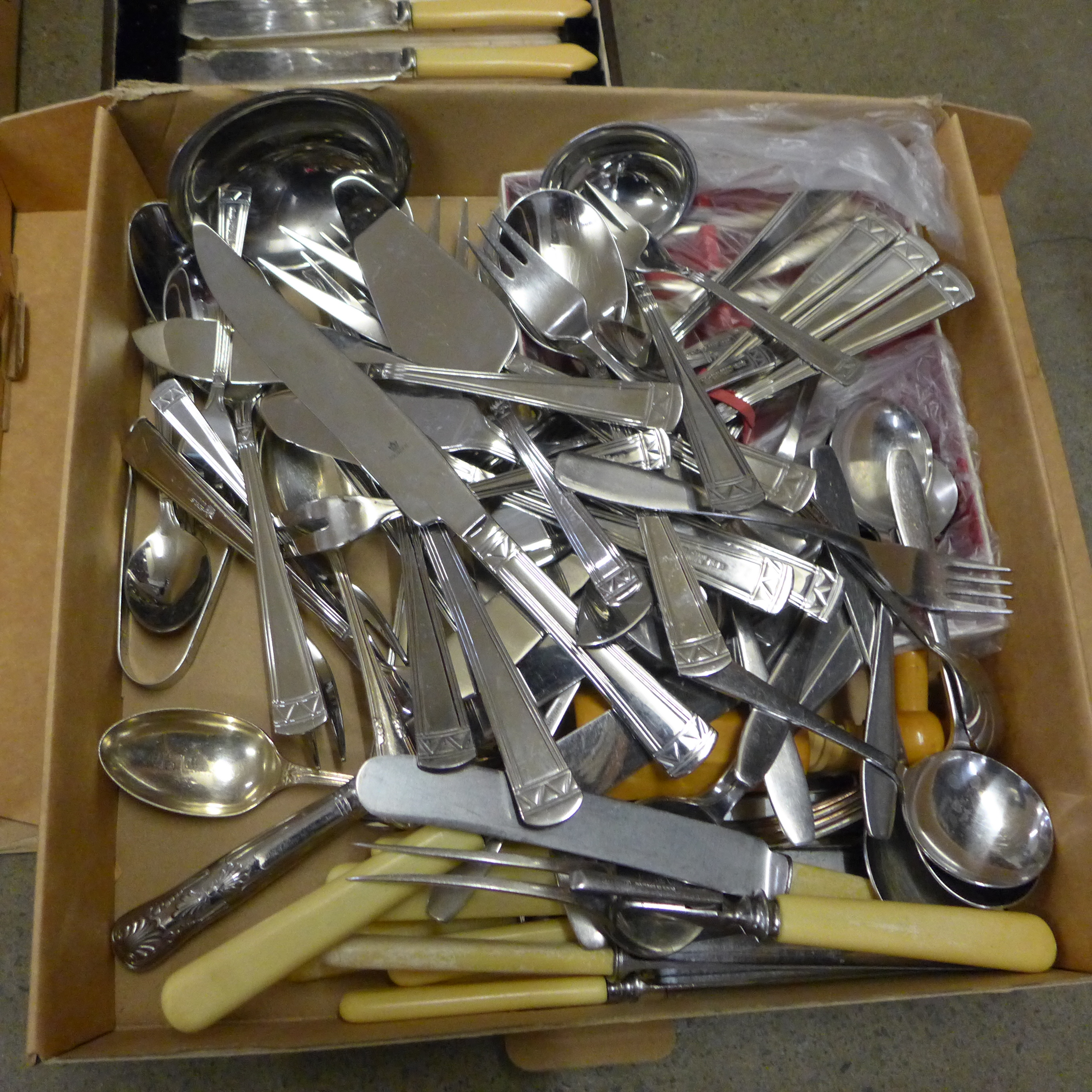 Two boxes of plated and stainless steel cutlery **PLEASE NOTE THIS LOT IS NOT ELIGIBLE FOR POSTING - Image 3 of 4