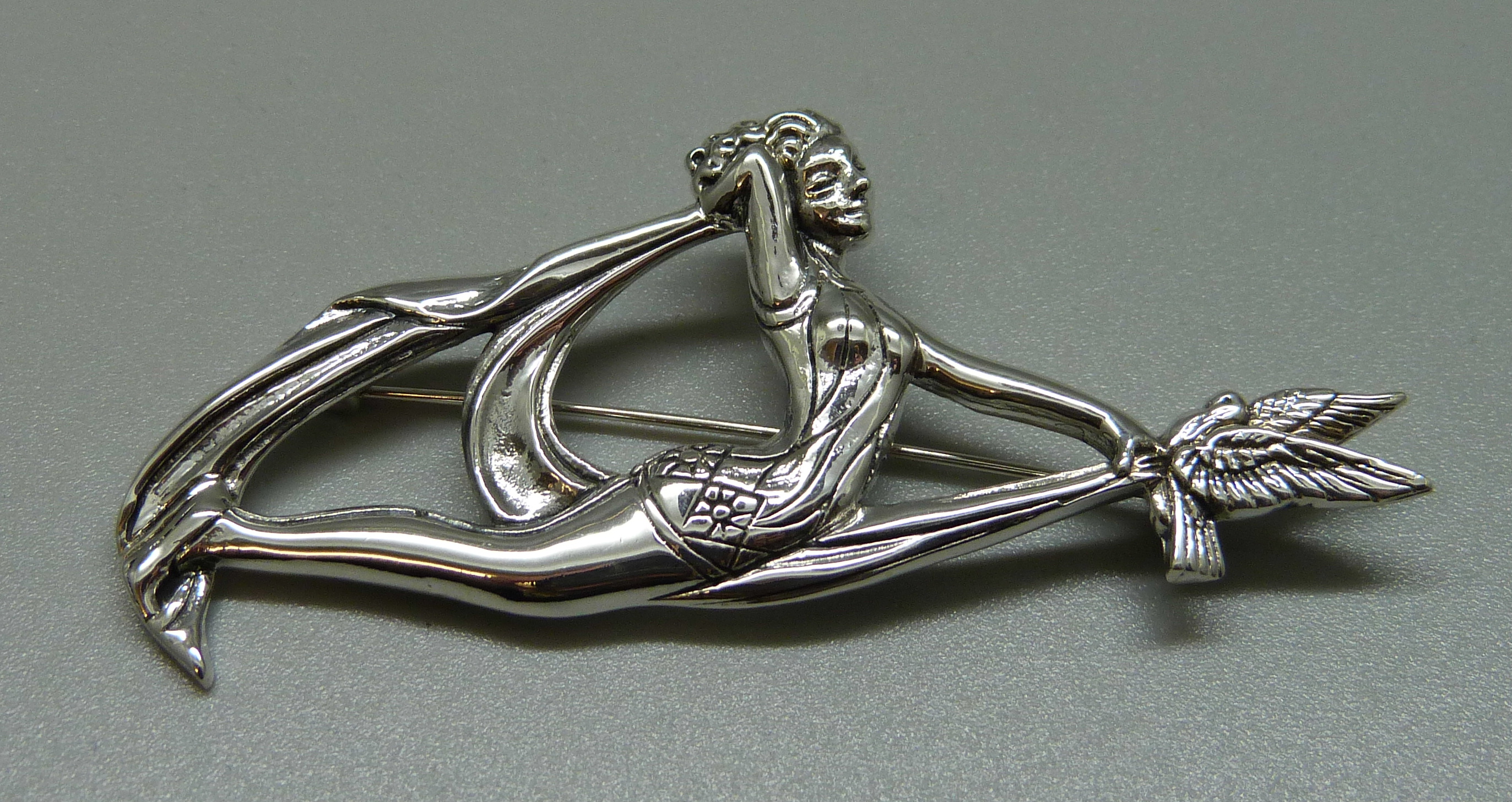 An Art Deco style silver lady's brooch, 10g