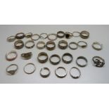 Thirty silver rings, 81g