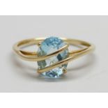 A 9ct gold and aquamarine ring, 2.0g, P