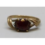 A 9ct gold and garnet ring, 1.9g, O