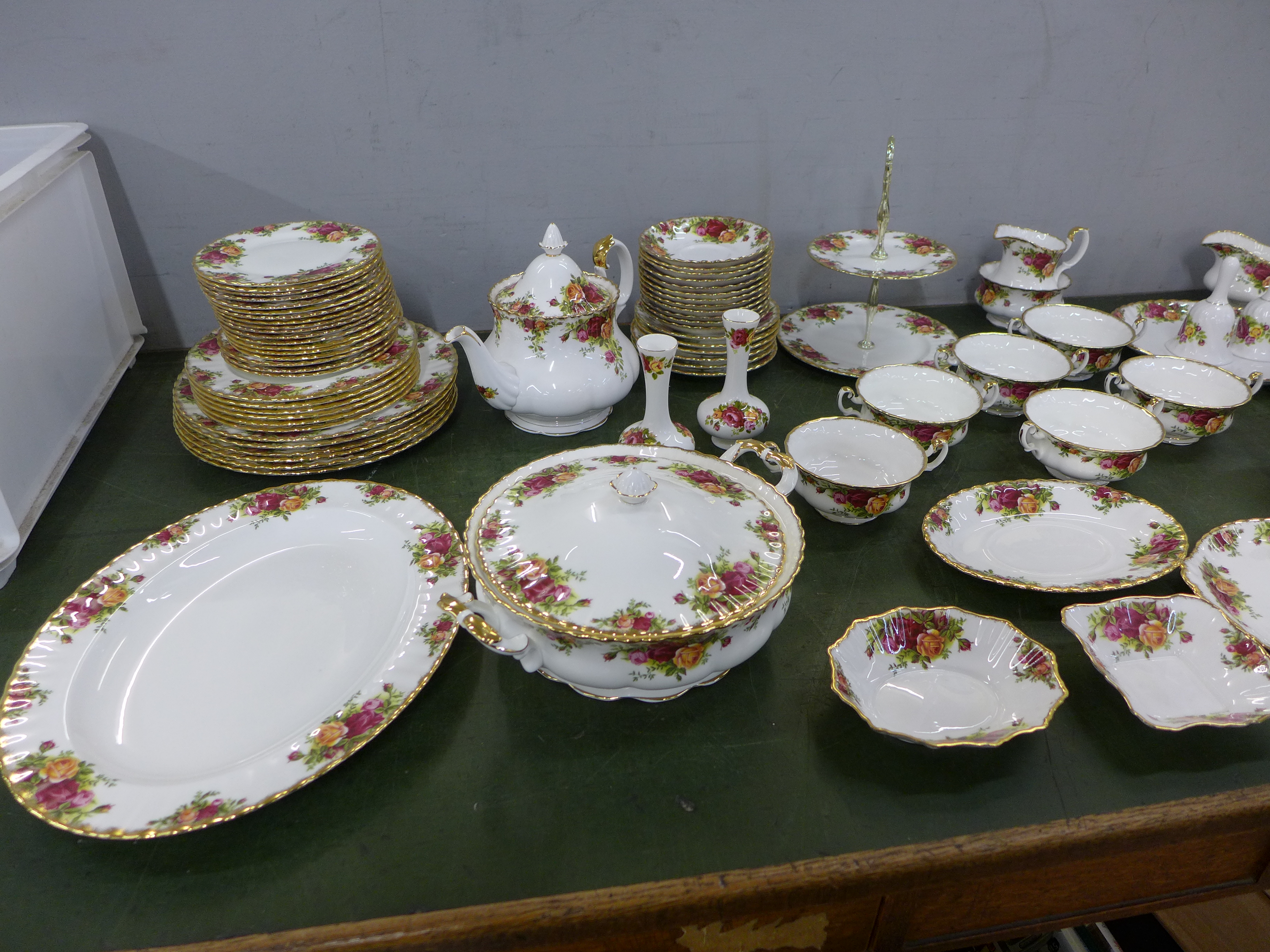 A Royal Albert Old Country Roses dinner service, complete, one plate a/f. Also two rose-pattern - Image 3 of 6