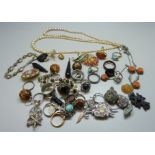 Vintage jewellery, rings, brooches, micro-mosaic brooches, etc.