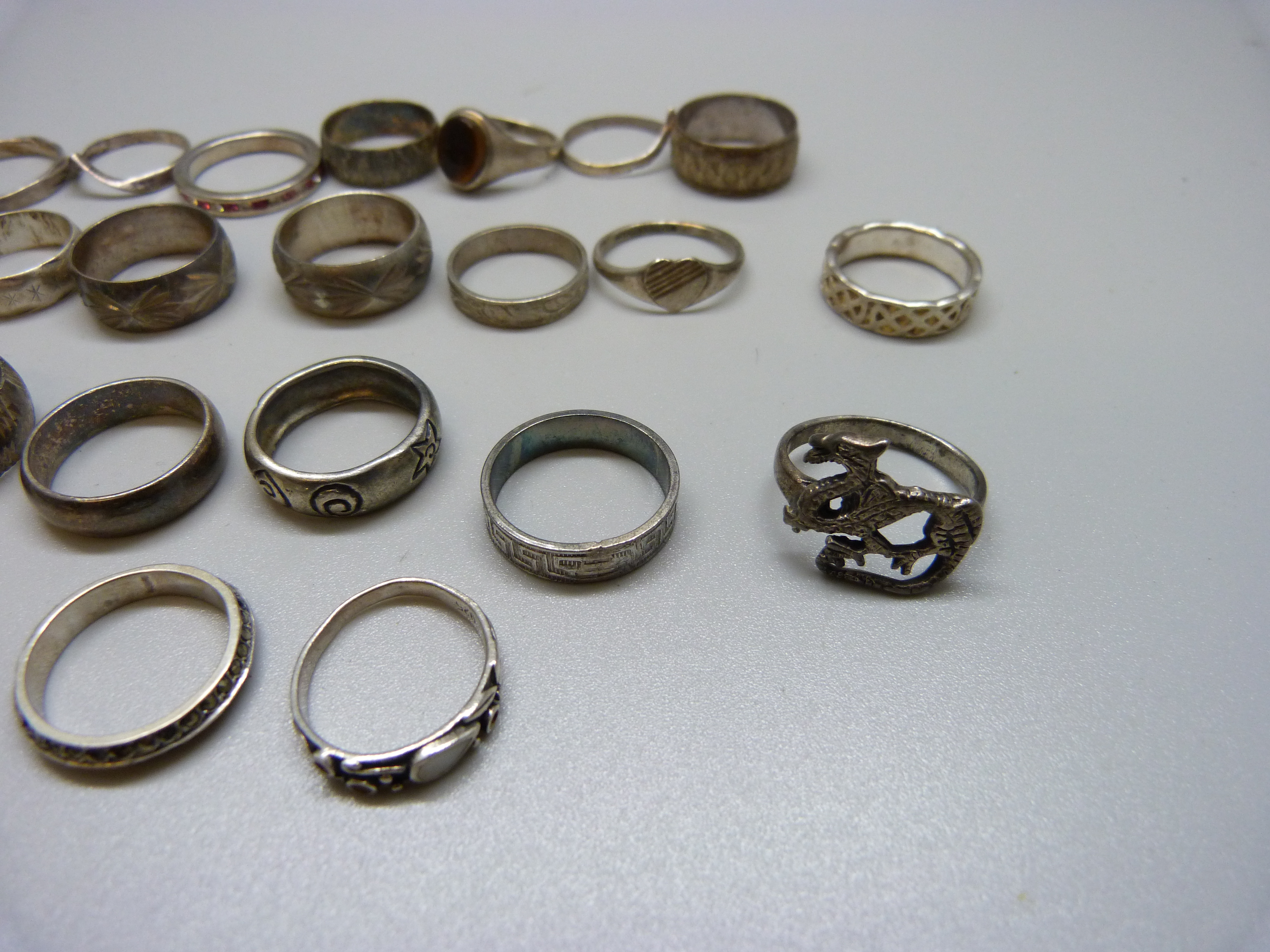 Thirty silver rings, 81g - Image 3 of 3