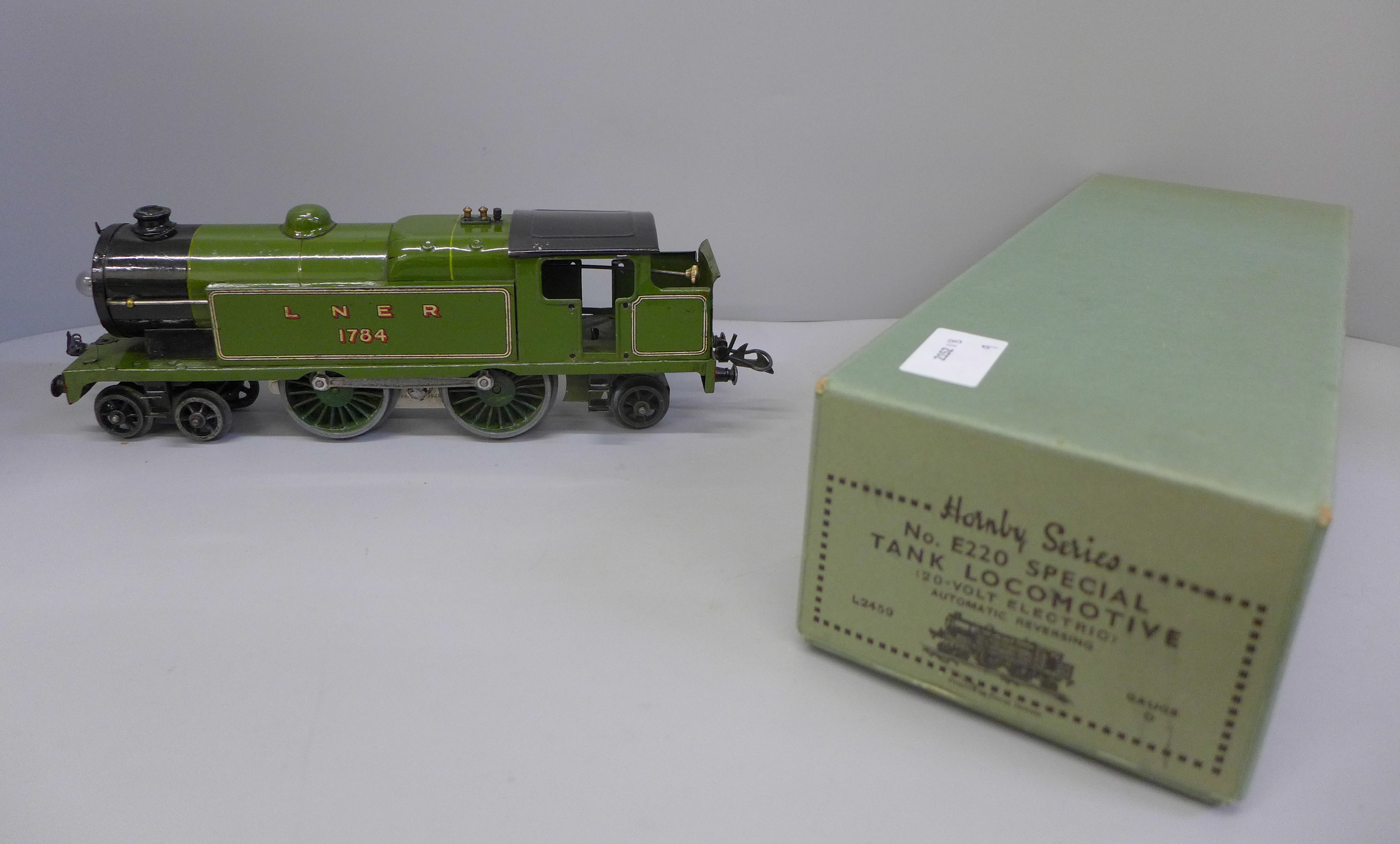 Hornby 20v electric 0 gauge LNER 1784 4-4-2 tank locomotive in reproduction box