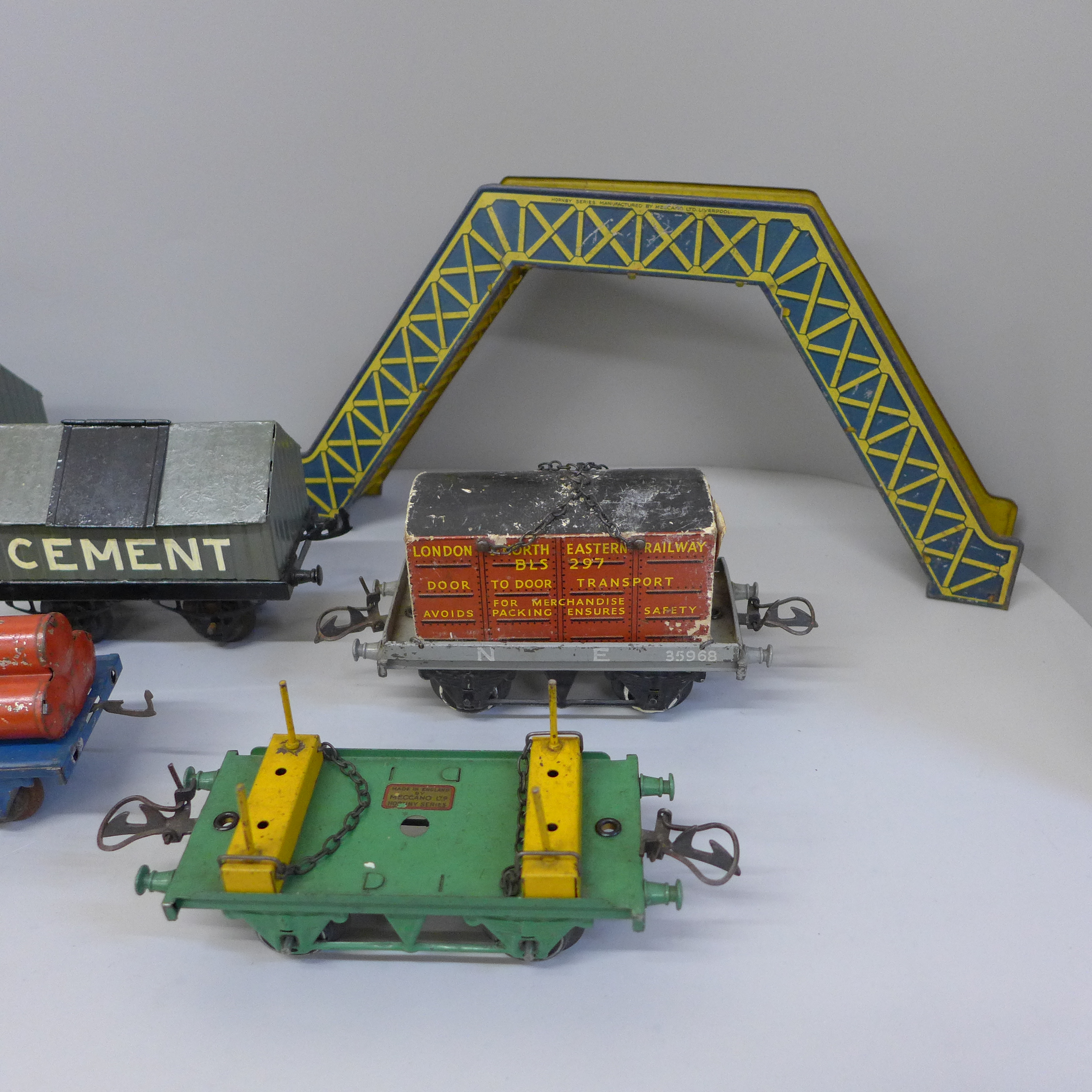 Six Hornby 0 gauge pre-war wagons, a tinplate footbridge and a buffer stop - Image 3 of 3