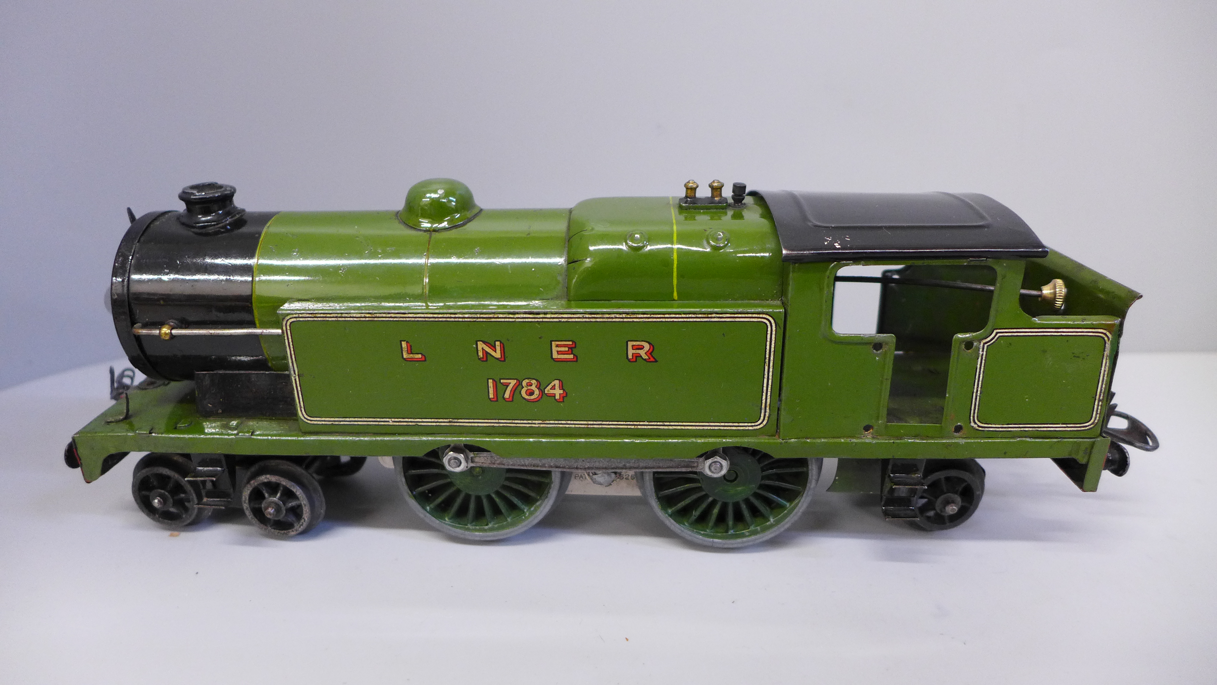 Hornby 20v electric 0 gauge LNER 1784 4-4-2 tank locomotive in reproduction box - Image 2 of 4