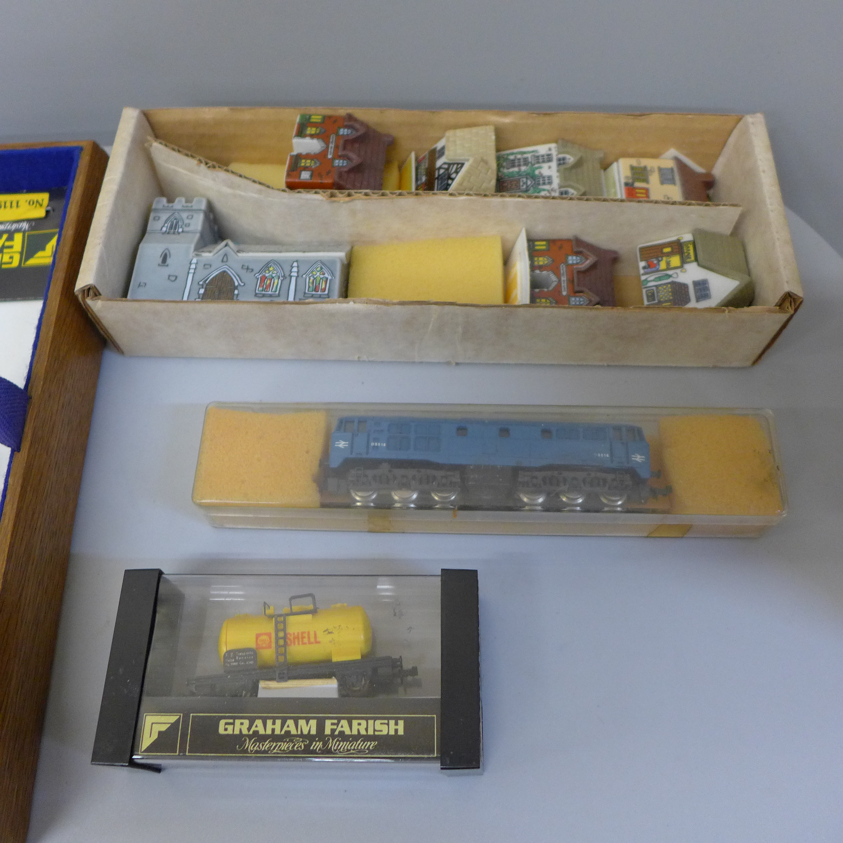 A Minitrix N gauge class 31 model railway locomotive and rolling stock by Graham Farish and Lima - Image 3 of 3