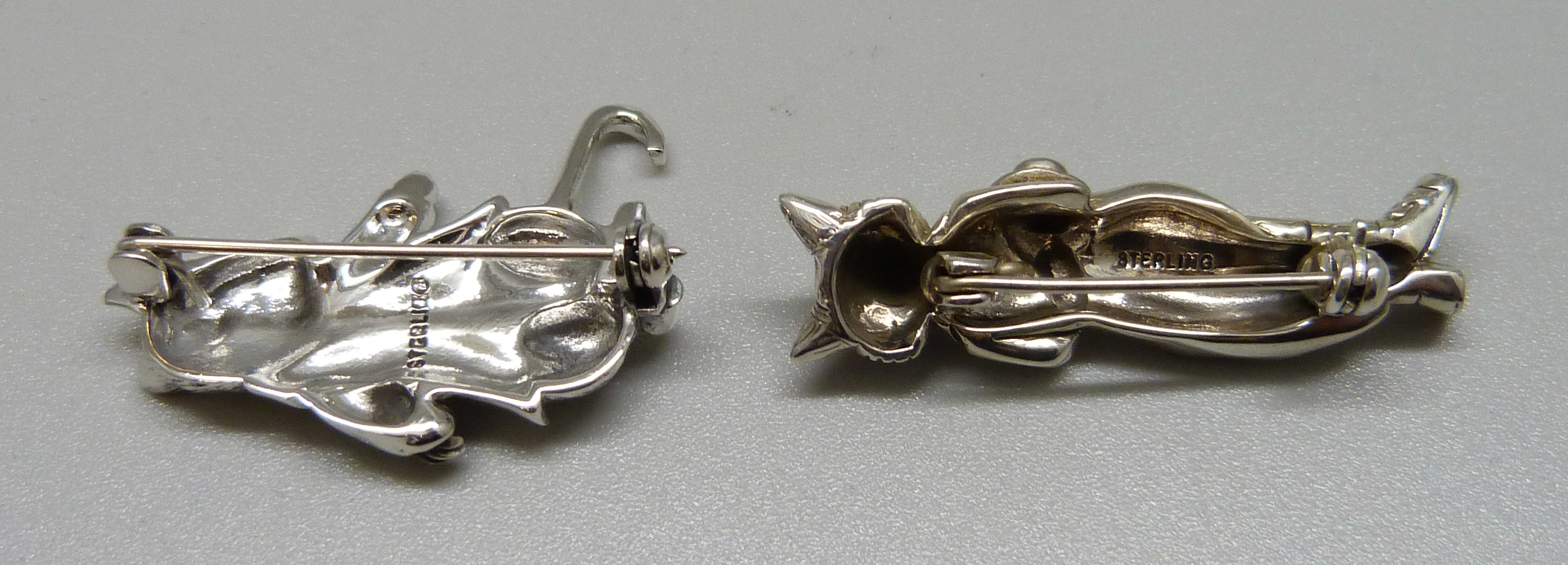 A silver gentleman fox brooch and a silver mouse brooch, 13.7g - Image 2 of 2
