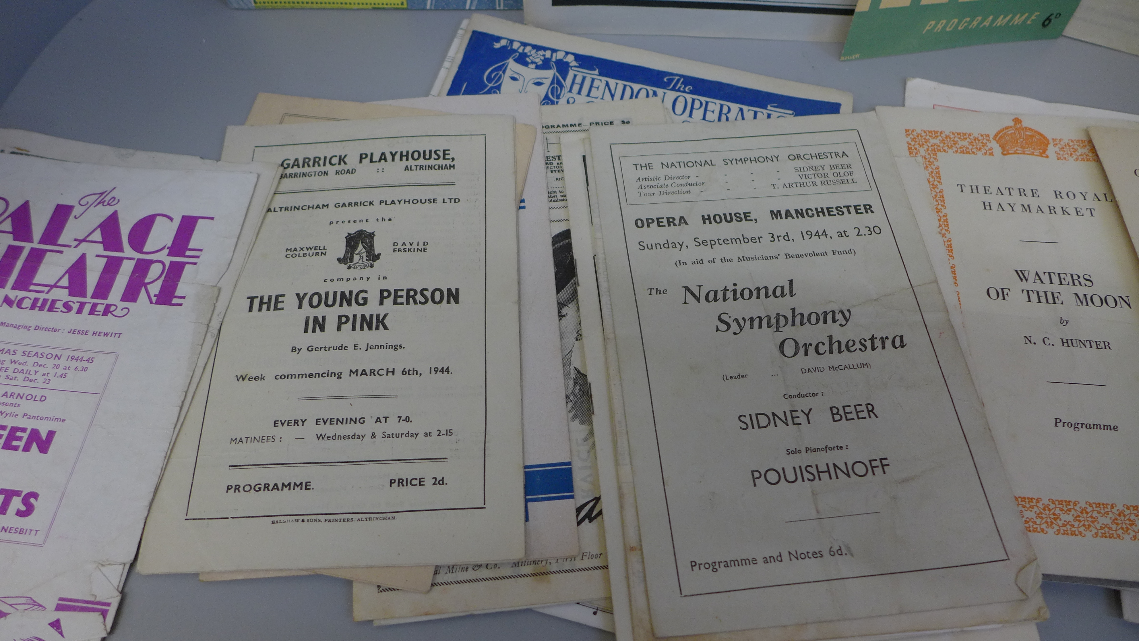 A collection of theatre programmes, Theatre National De L-opera 1950, Abbey Theatre, Dublin 1951, - Image 3 of 3