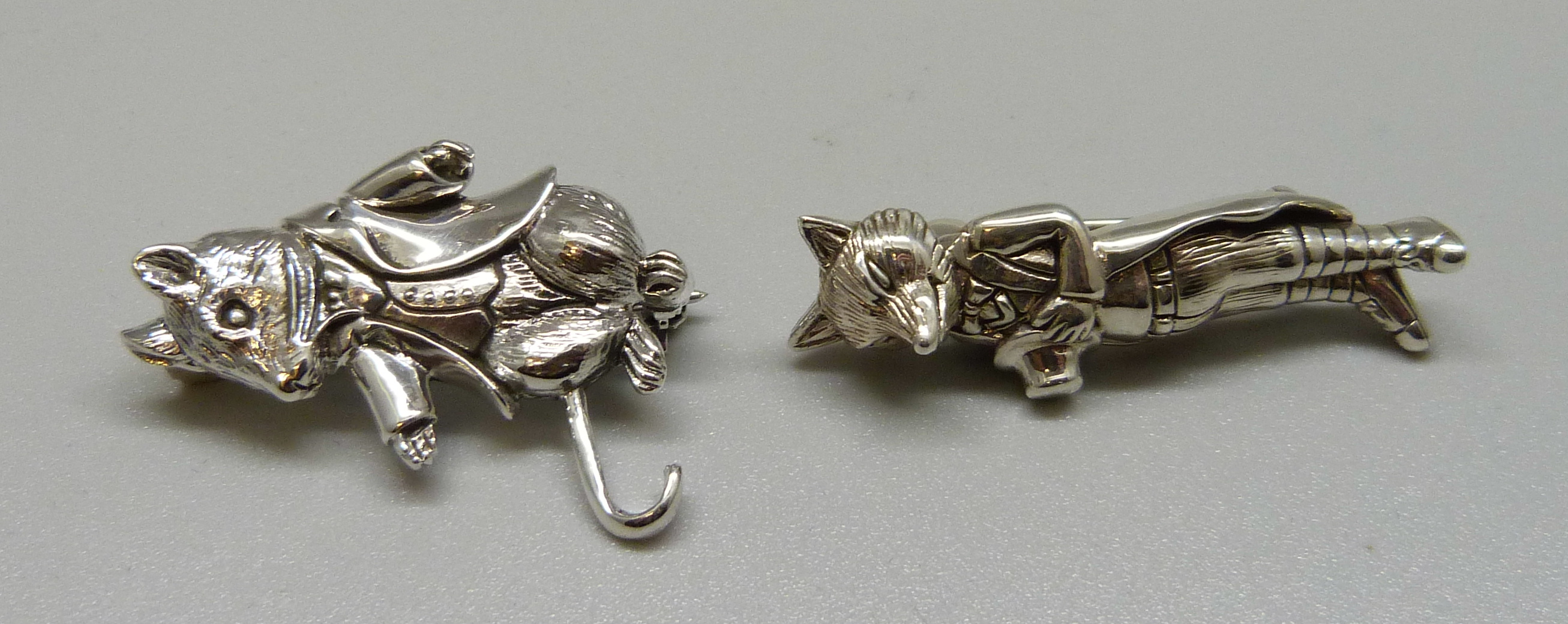 A silver gentleman fox brooch and a silver mouse brooch, 13.7g