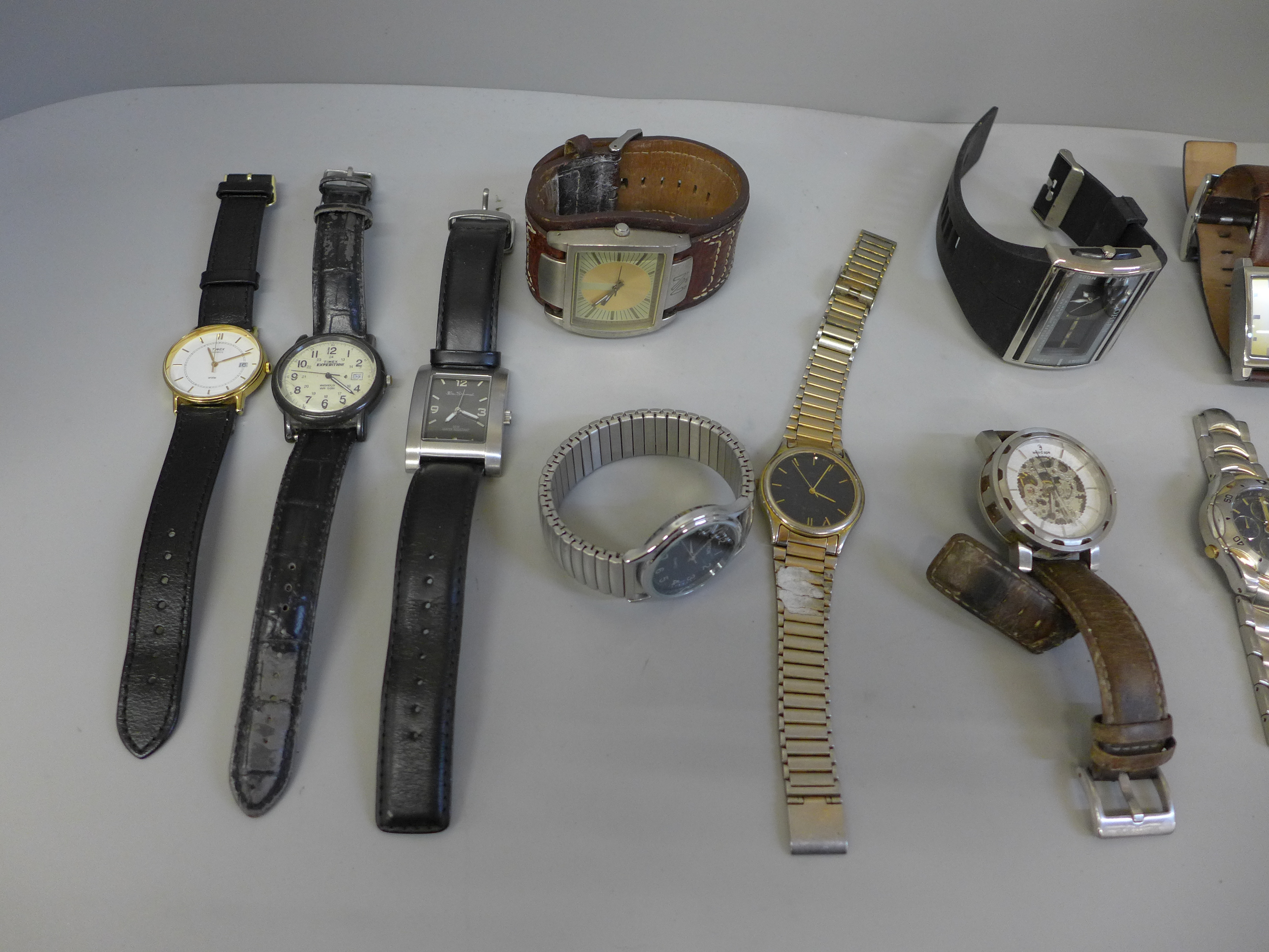A collection of gentlemen's wristwatches including Times and Accurist - Image 3 of 3