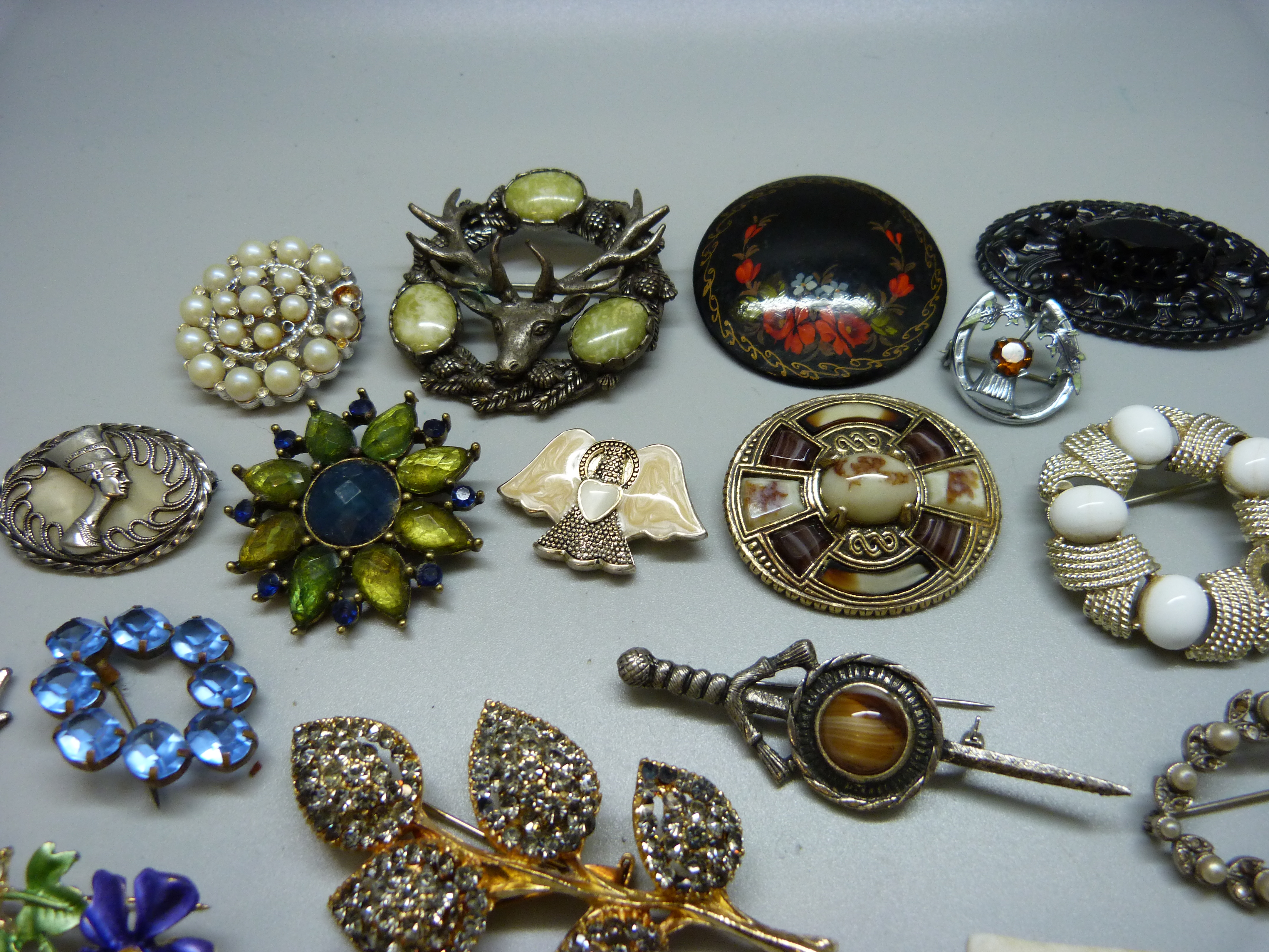 Twenty-five costume brooches - Image 2 of 3