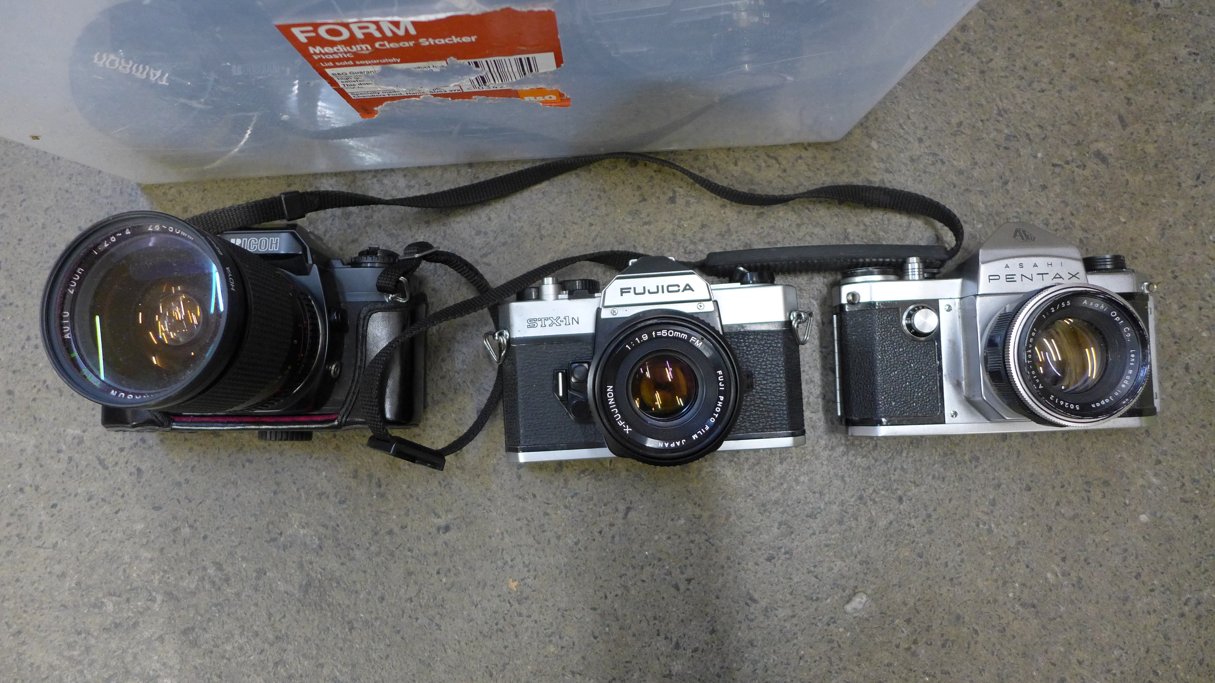 Six vintage SLR cameras and eight lenses - Image 3 of 3