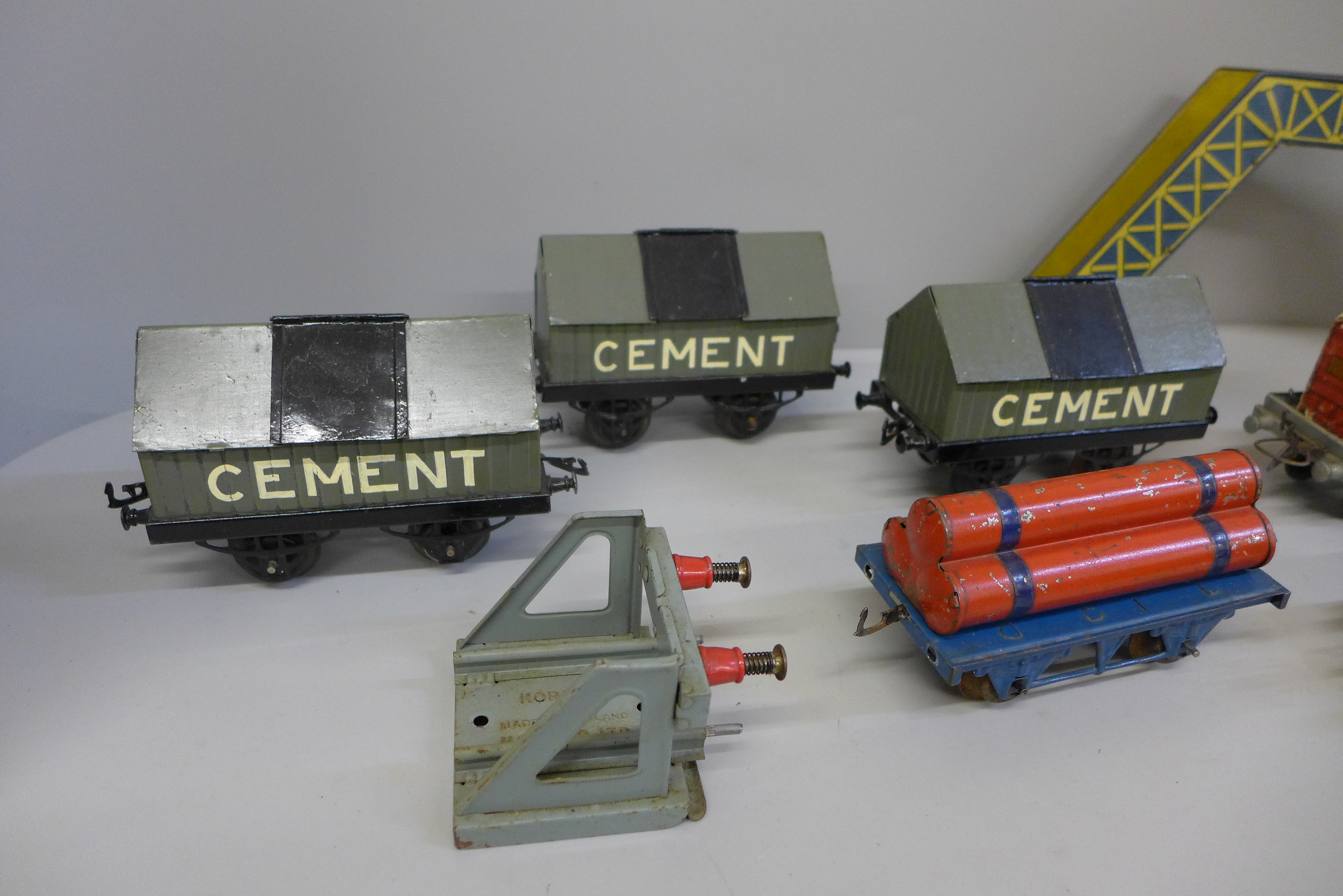 Six Hornby 0 gauge pre-war wagons, a tinplate footbridge and a buffer stop - Image 2 of 3