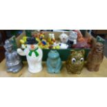 A collection of money boxes and Simpsons figures **PLEASE NOTE THIS LOT IS NOT ELIGIBLE FOR