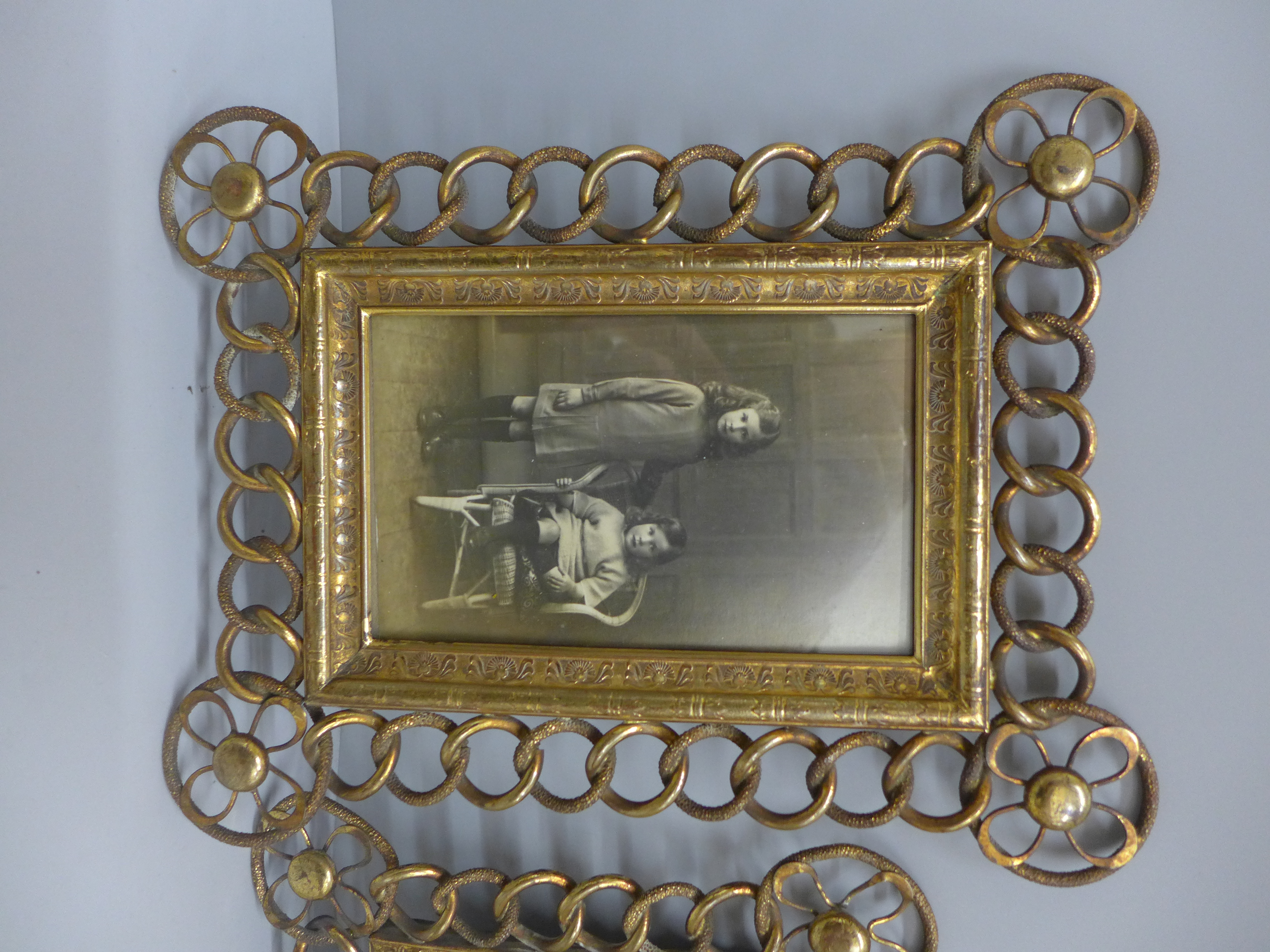 A pair of Victorian gilt picture frames - Image 3 of 3