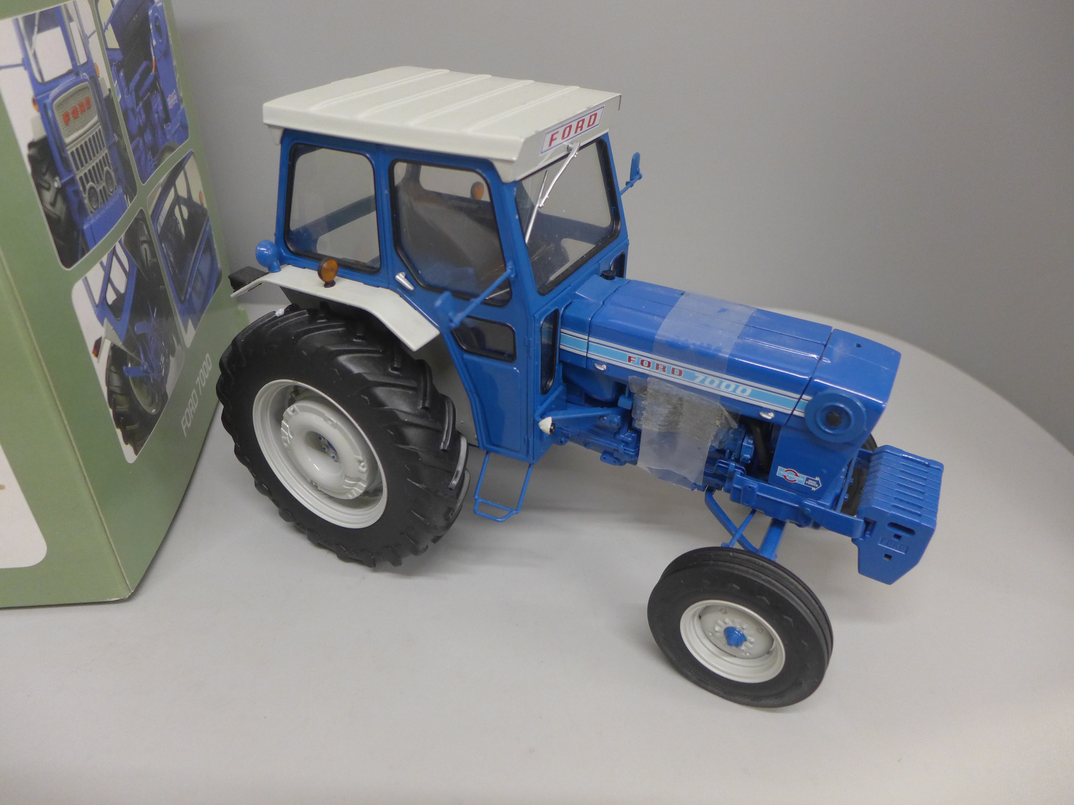 A Universal Hobbies 1:16 scale Ford 7000 - Image 3 of 4