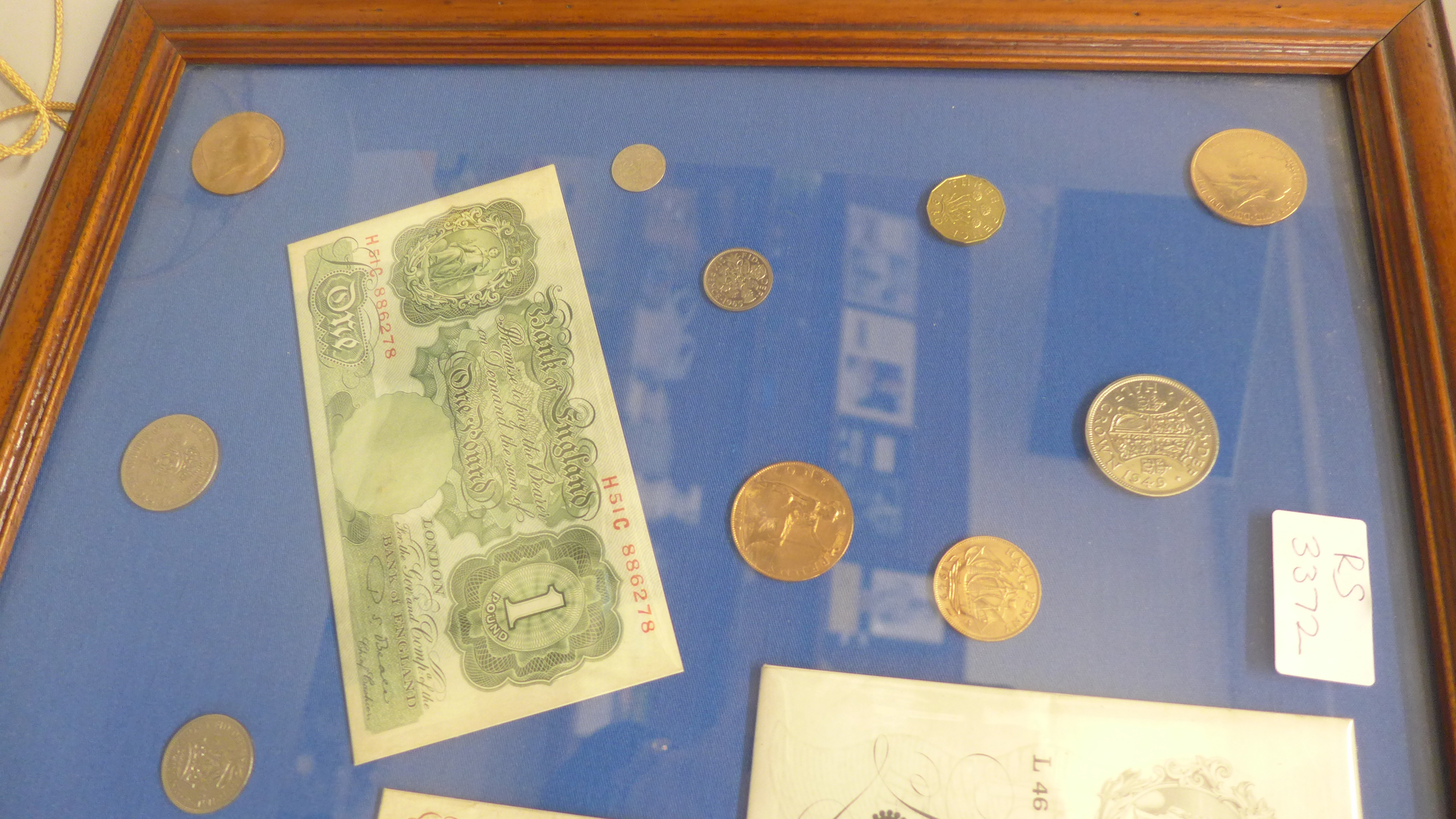 A framed Five Pounds white bank note, two £1 notes, ten shillings note and other coins - Image 4 of 4