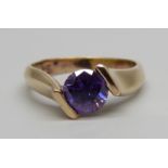 A designer style yellow metal, amethyst solitaire ring, stamped 9ct, 3.9g, Q