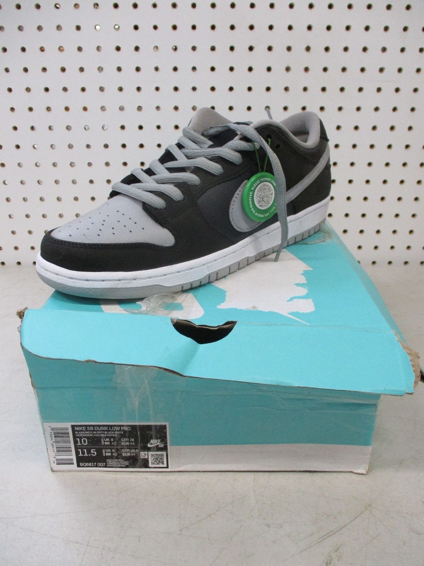 A pair of as new Nike SB Dunk Low Pro (UK 9).