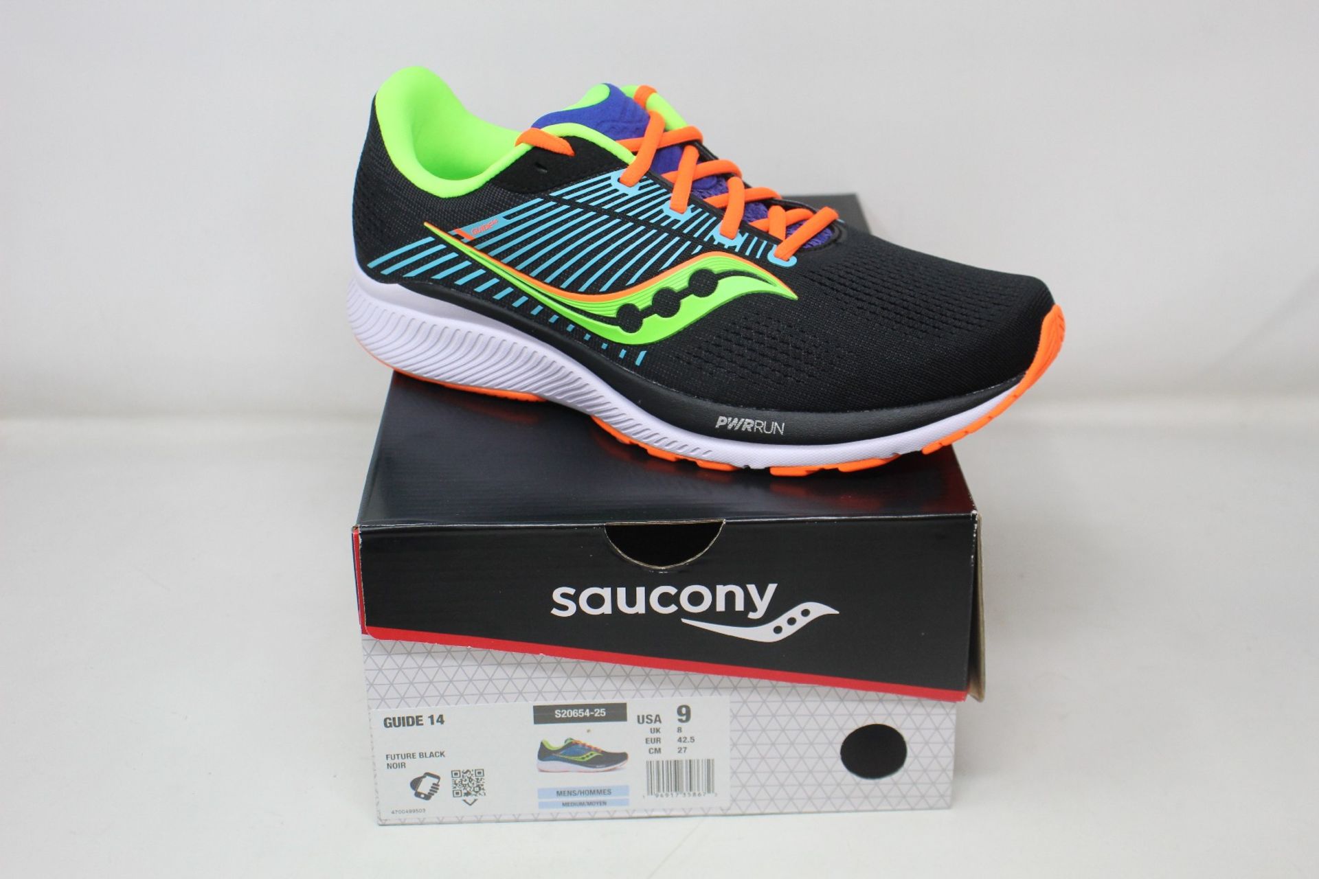 A pair of men's as new Saucony Guide 14 running shoes (UK 11).